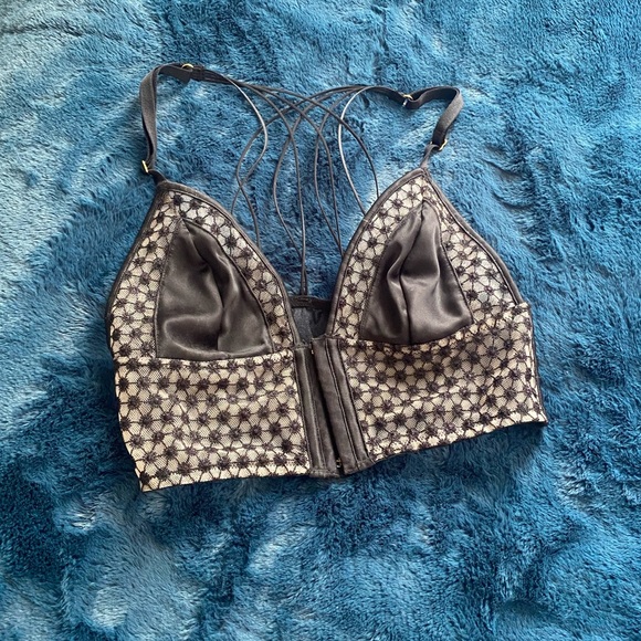 Victoria Secret bra Small/32B - Picture 2 of 4